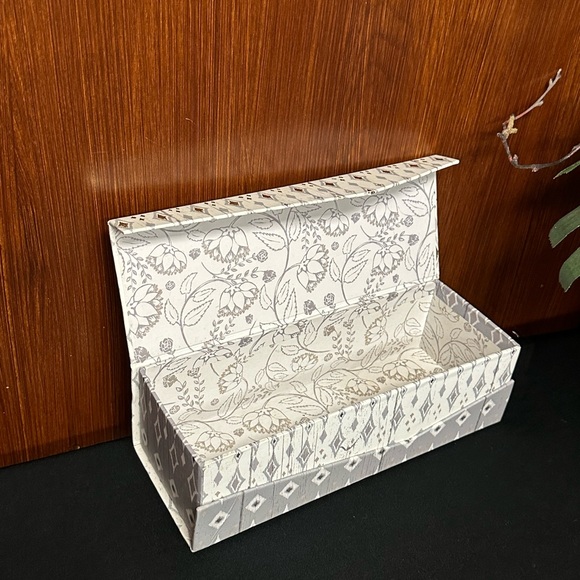 3 Decorative Storage magnetic flip boxes - Picture 7 of 16